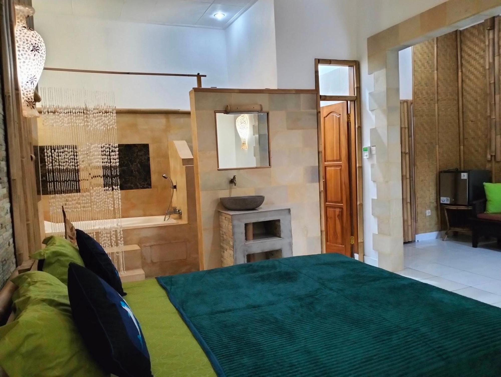 Kaia Lovina Guest House Junior Suite מראה חיצוני תמונה
